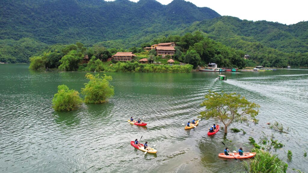 Maichau-Hideaway-Kayaking-Lake-Resort-Vietnam
