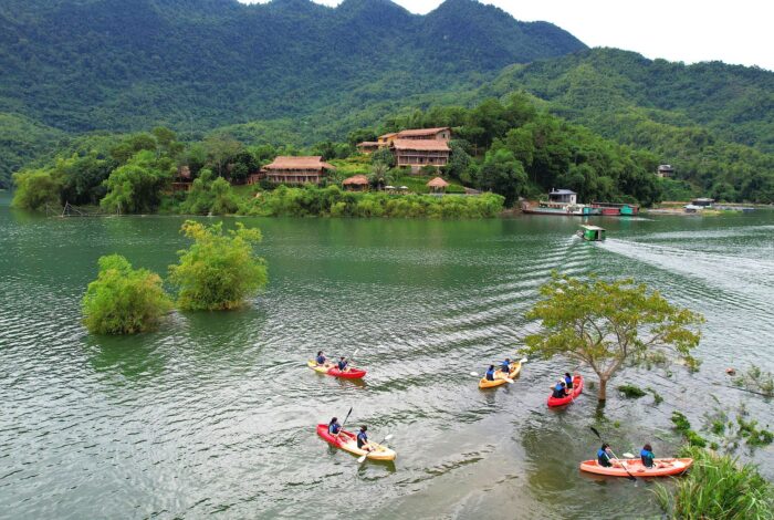 Raus aus der Stadt: Eine goldene Auszeit in Mai Chau 50 Maichau-Hideaway-Kayaking-Lake-Resort-Vietnam