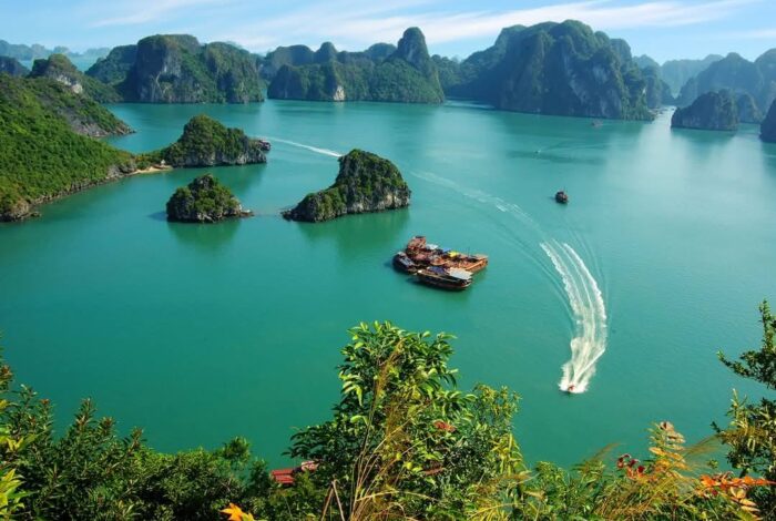 Warum reisen Menschen? Gründe, warum Menschen 2025 nach Vietnam reisen 18 Die Halong-Bucht ist ein absolutes Muss für jeden Vietnam-