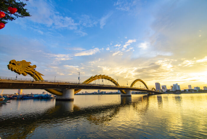 Da Nang – Vietnams vielseitige Küstenstadt zwischen Tradition und Moderne 26 Dragon bridge Da Nang Vietnam View of Dragon bridge which is one of many famous destination of Da Nang city