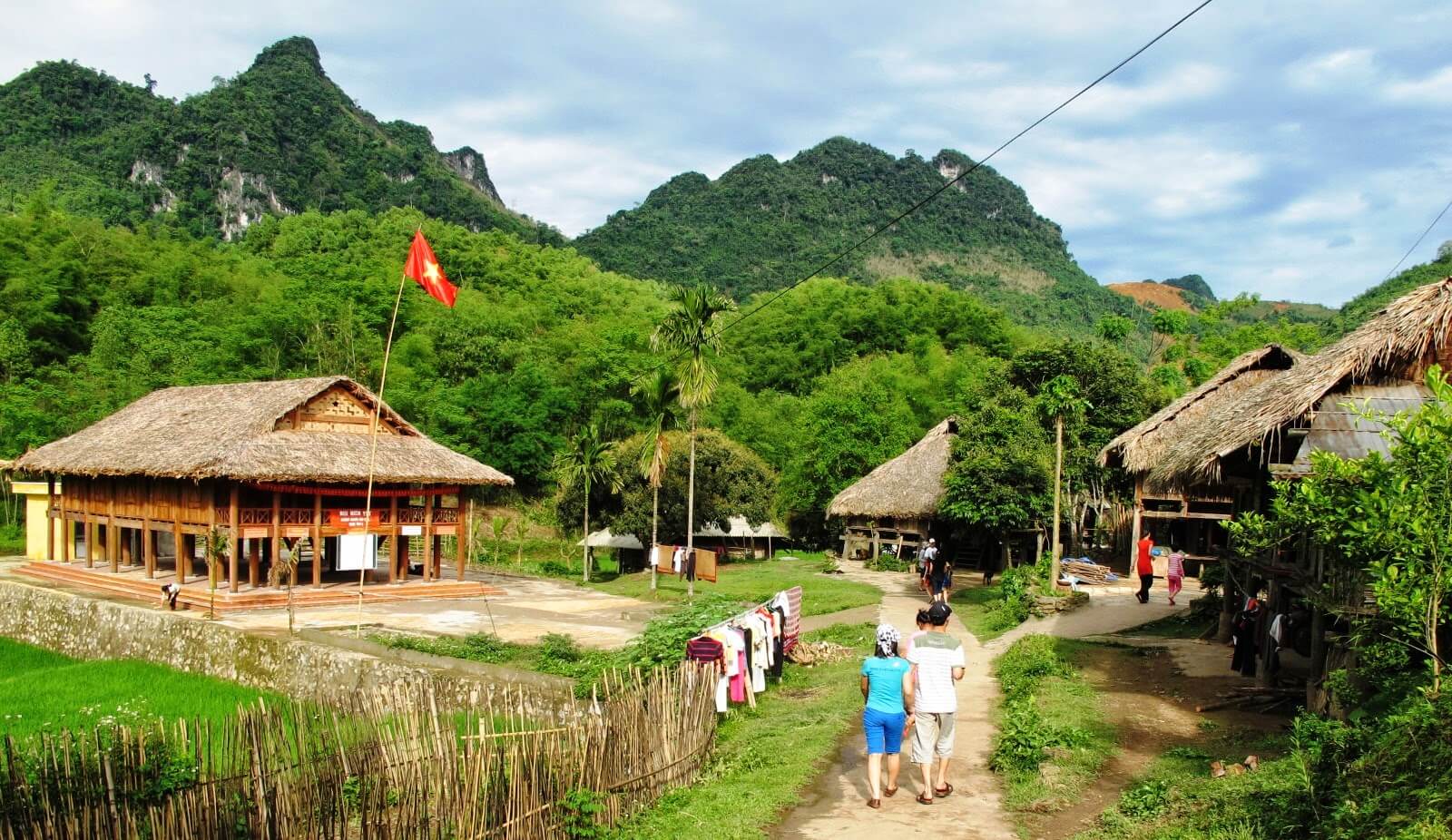 1669718636 du lich mai chau hoa binh ban lac 1