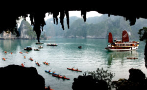 Ha Long Bucht – Das zeitlose Naturwunder Vietnams, das Sie gesehen haben müssen 23 2101637 nhu da voi tren vinh 09035306