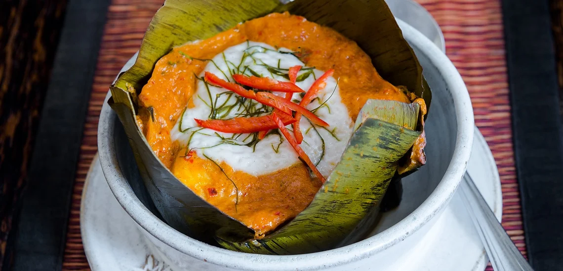 Phnom Penh – Die lebendige Seele Kambodschas 24 Authentic Fish Amok Recipe Steamed Fish Curry Cambodia Copyright 2022 Terence Carter Grantourismo T