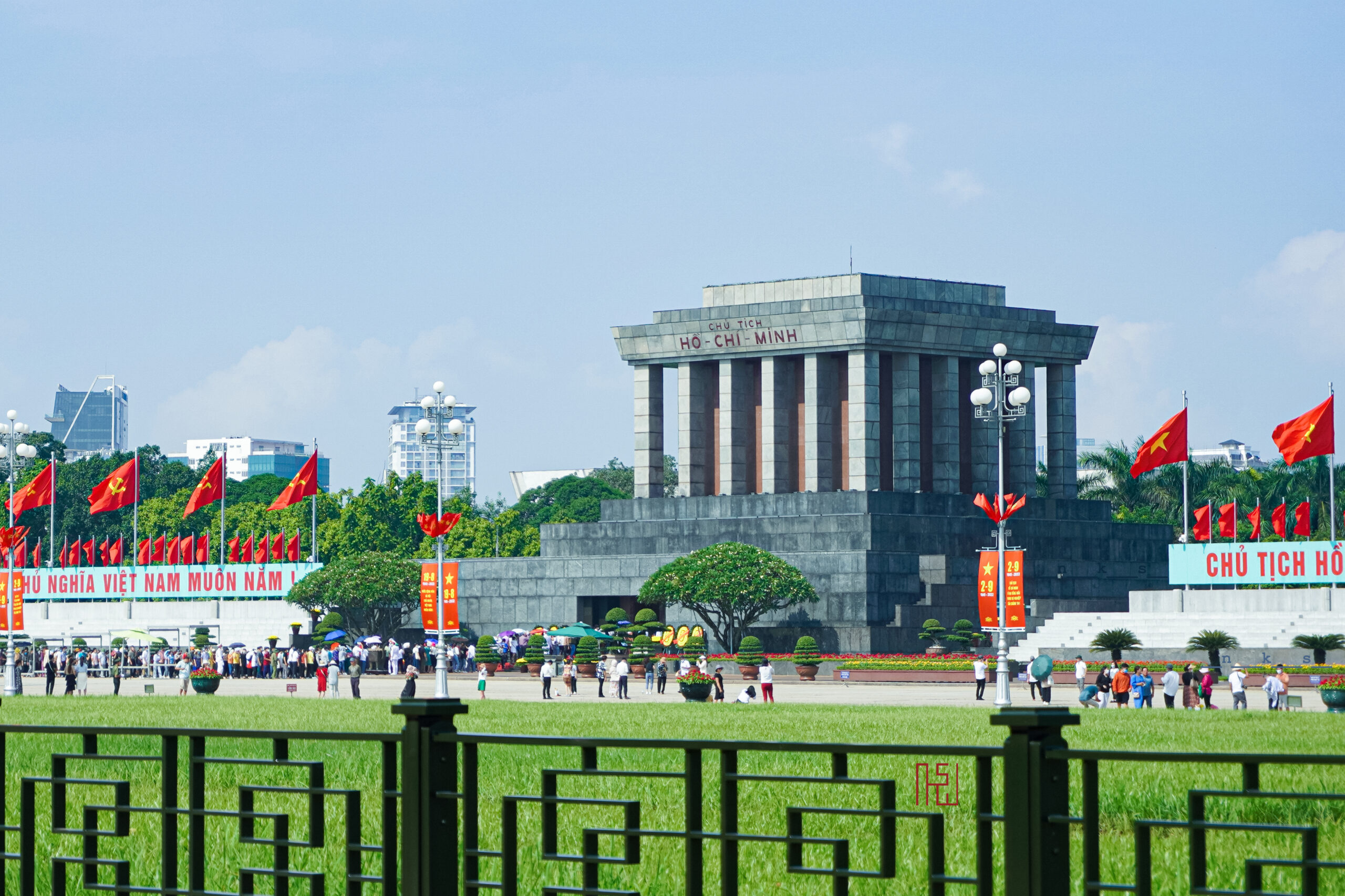 Hanoi – Tradition spüren, Kultur erleben 21 Ho Chi Minh Mausoleum scaled