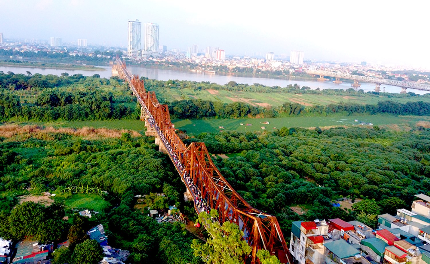 Entdecken Sie die beste Reisezeit für Hanoi 18 Long Bien Bridge Hanoi