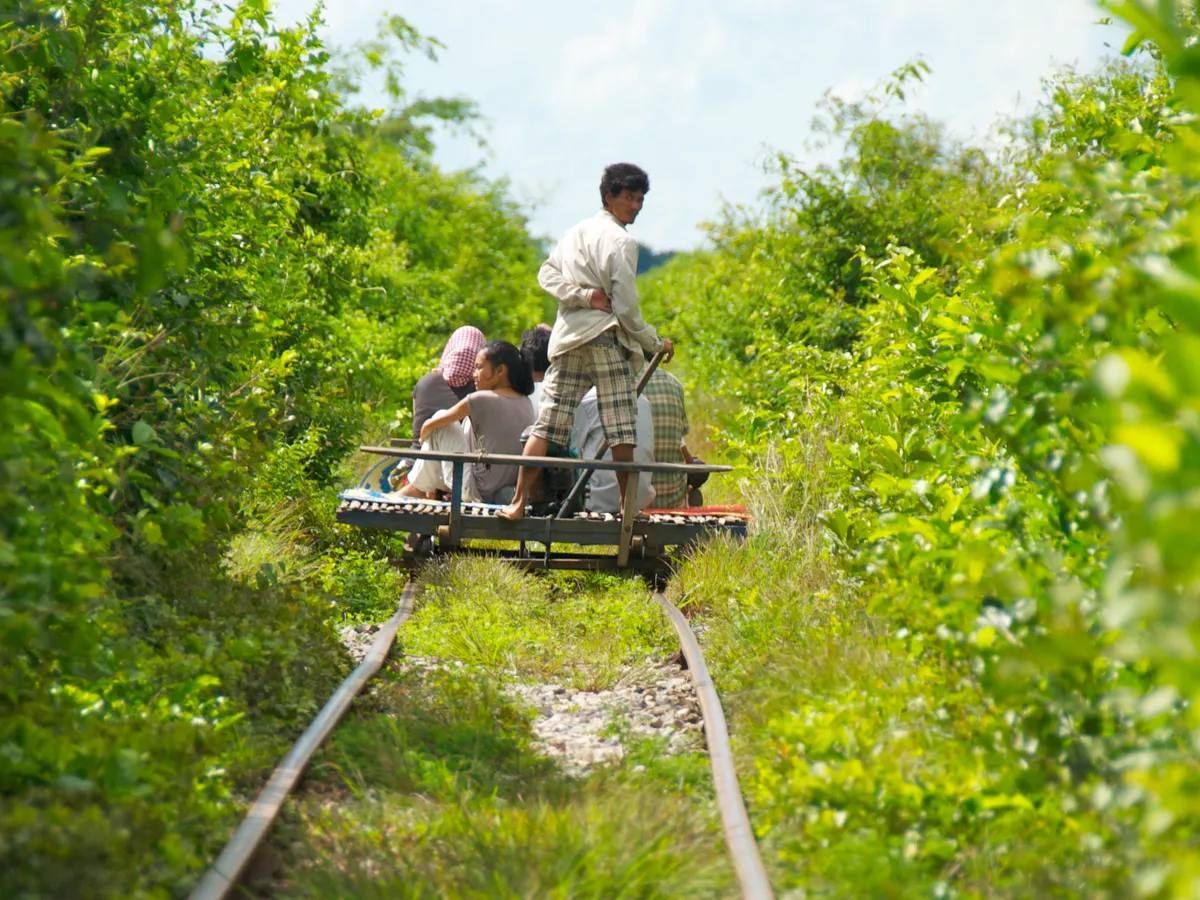 Battambang – Das kulturelle Herz Kambodschas 20 nBgjz bamboo train battambang cambodia 1