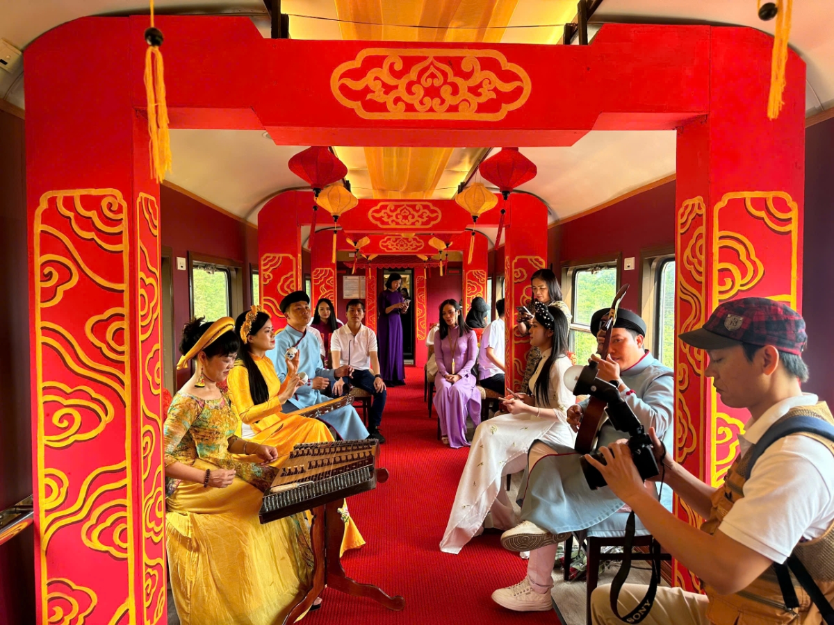 Der Hue–Da Nang Heritage-Zug: Vietnams malerischste Eisenbahnreise 21 chuyen tau di san
