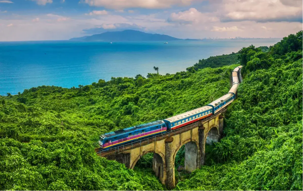 khao sat y tuong doan tau chay hang ngay giua da nang hue phuc vu tuyen du lich di san e2048a35cb