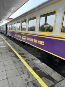 Der Hue–Da Nang Heritage-Zug: Vietnams malerischste Eisenbahnreise 23 z7680161956962 2a0b6958484a654cfcc2d57b18ee6bf1