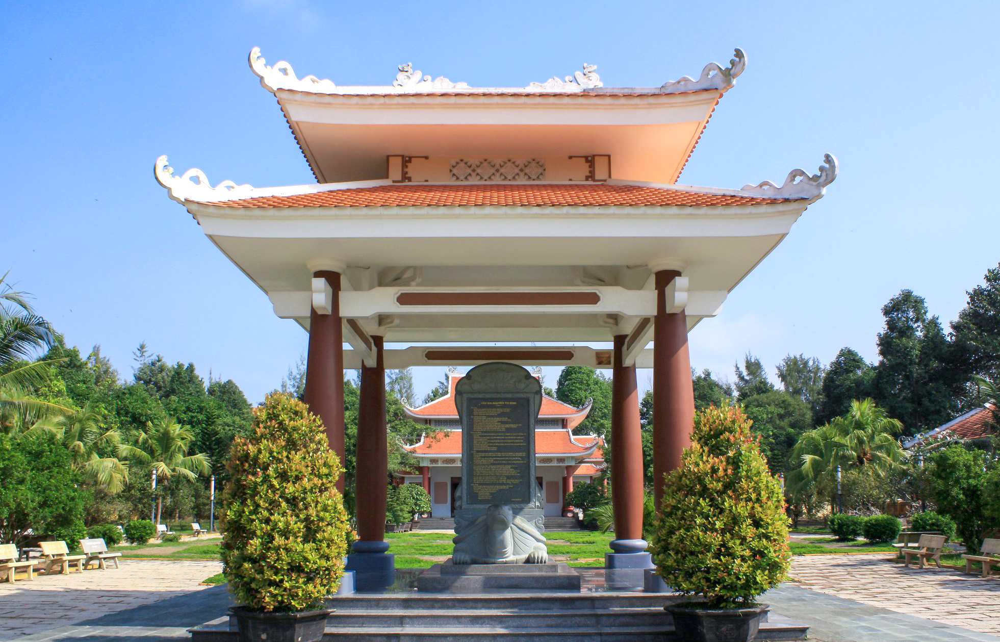 Ben Tre 20 Dai tuong niem Nguyen Thi Dinh
