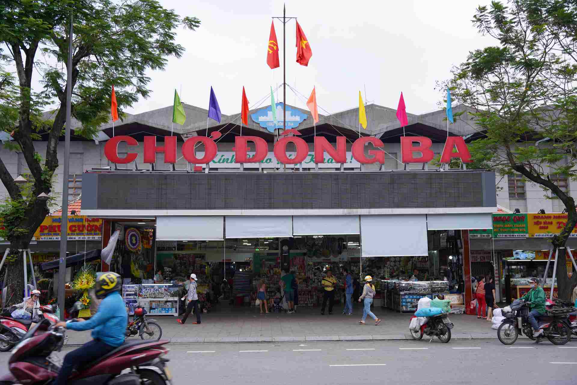 Hue 22 Dong Ba Market
