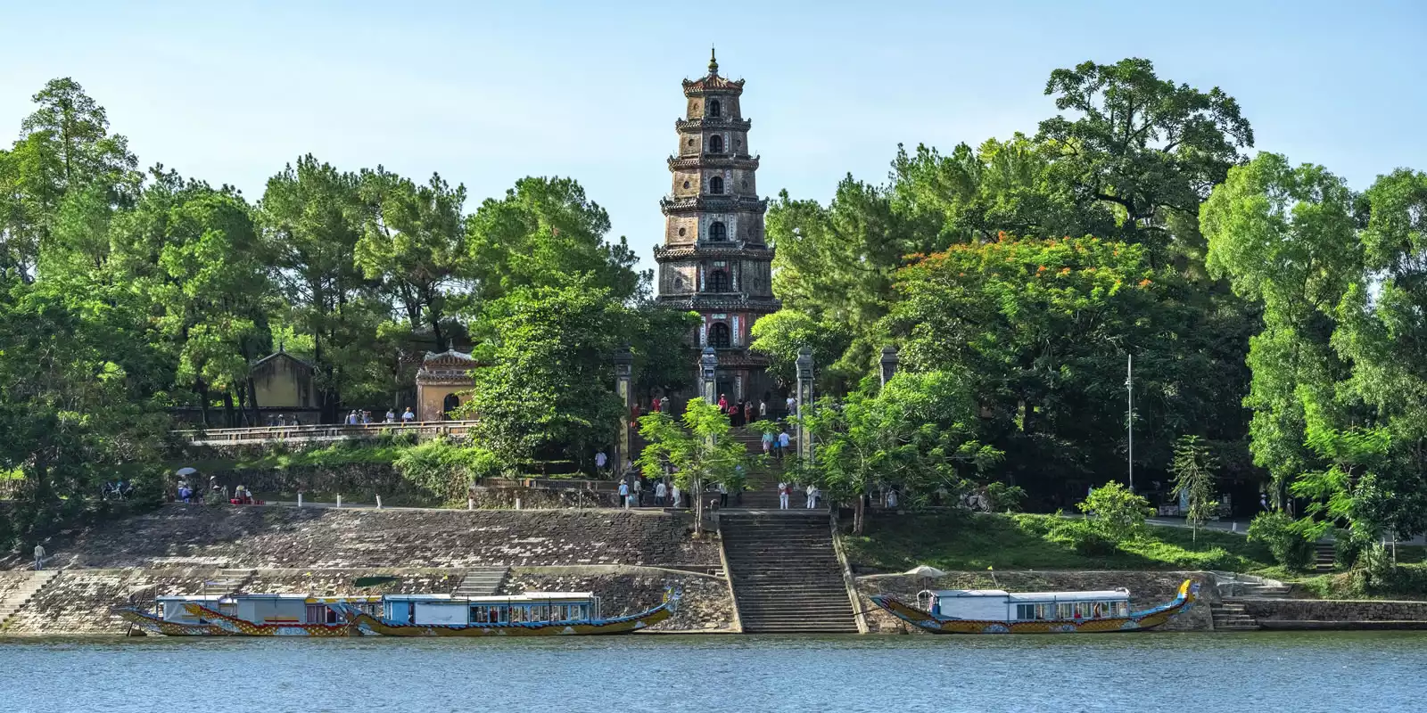 Hue 17 banner thien mu pagoda.jpg