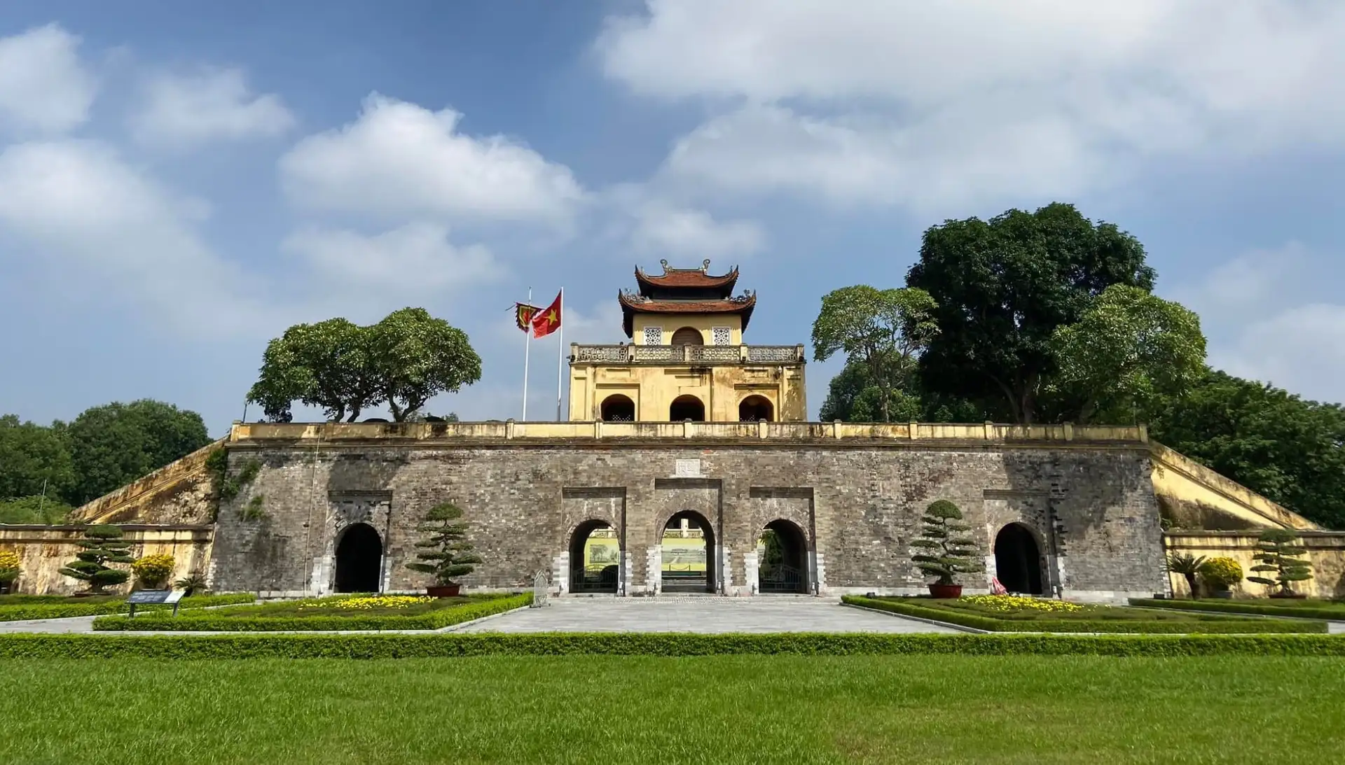Ha Noi 17 hoang thanh thang long 1
