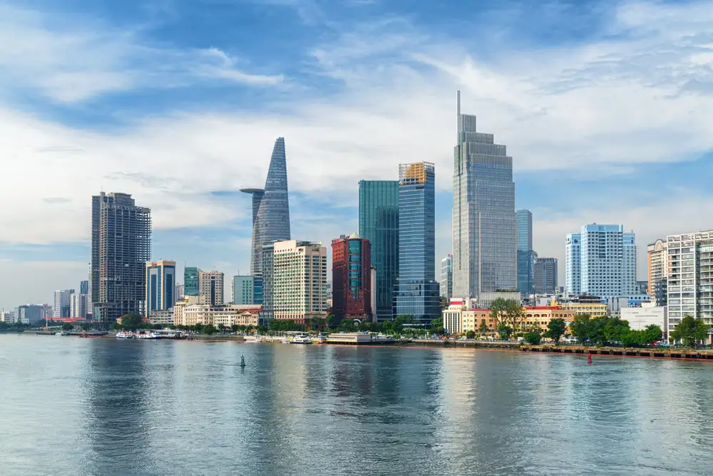 Ho Chi Minh Stadt 15 shutterstock 2407810175