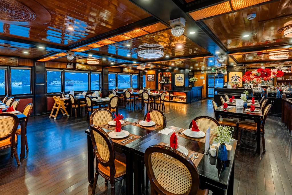 La Regina Royal Cruise – Elegante Kreuzfahrt durch die spektakuläre Halong- und Lan-Ha-Bucht 13 684718266