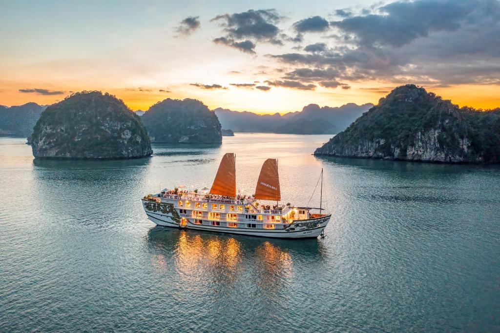 Indochina Sails – Zeitlose Eleganz auf einer unvergesslichen Kreuzfahrt durch die Halong-Bucht 11 Indochina Sails