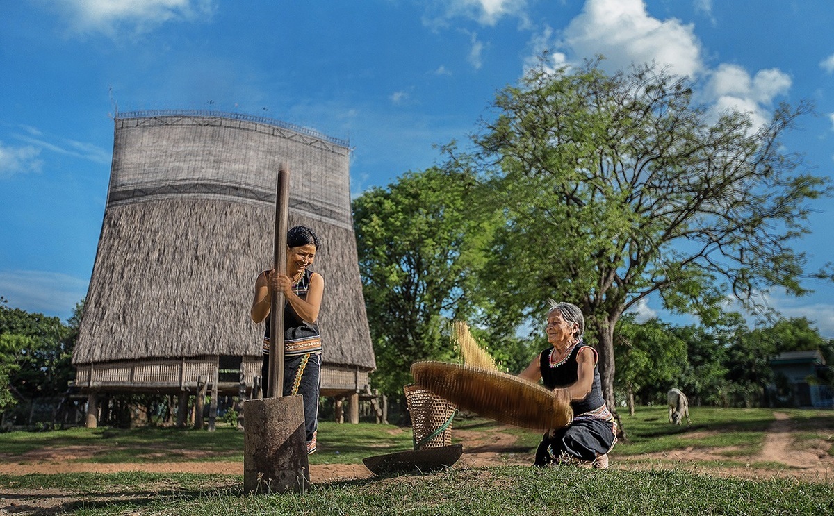 Kon Tum 18 Lang Dan toc