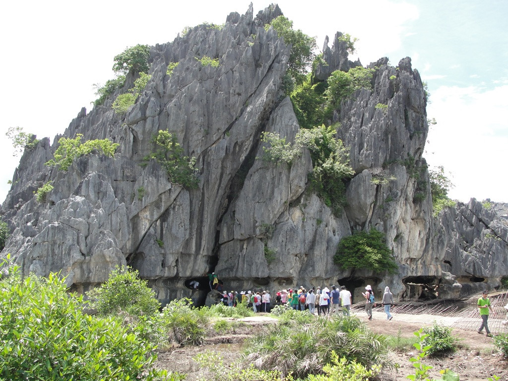 Ha Tien 21 Nui da dung