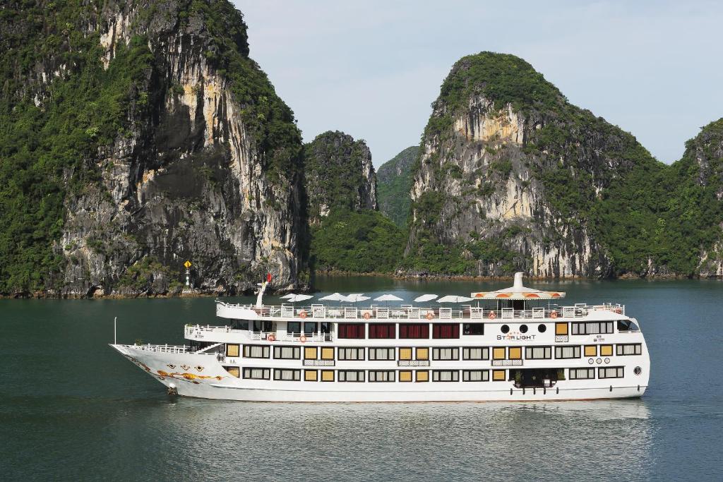 Starlight Cruise – Luxuriöse Kreuzfahrt mit außergewöhnlichem Komfort in der Halong-Bucht 11 Starlight Cruise view