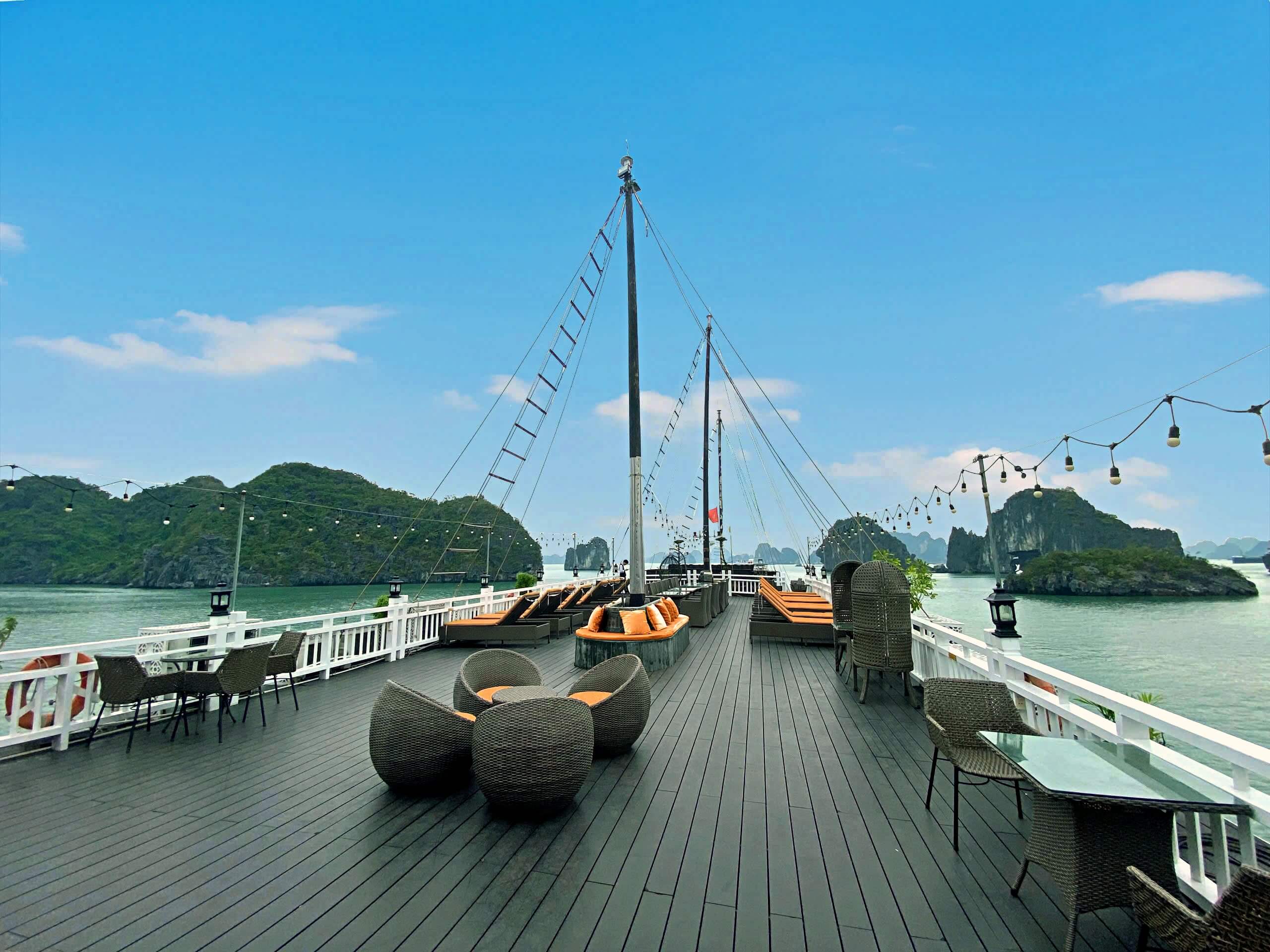 Victory Star Cruise – Traditioneller Charme und moderner Komfort in der Halong-Bucht 13 Sundeck Victory Star Cruise