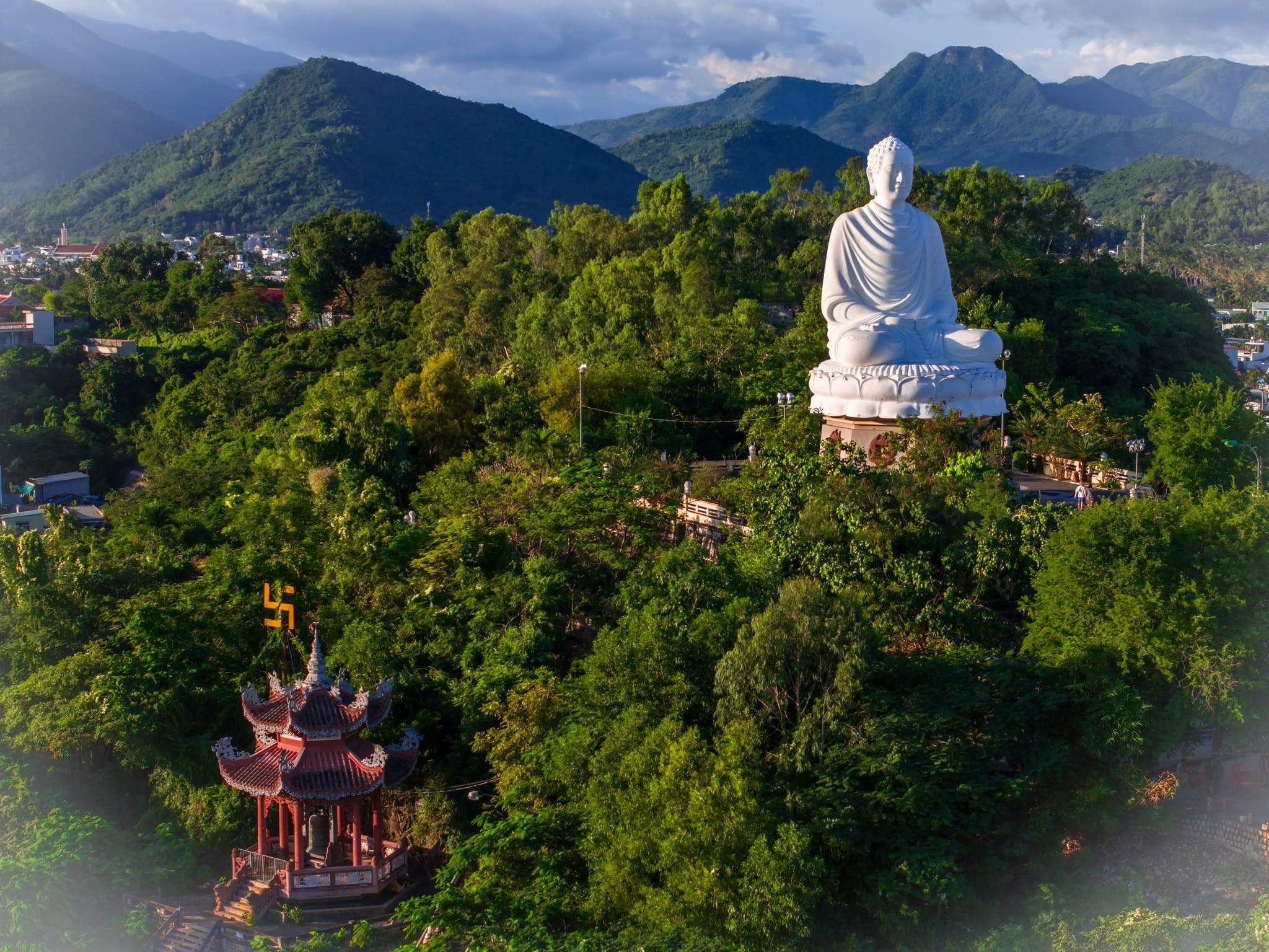 long son pagoda nha trang