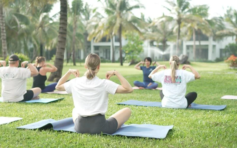 Bliss Hoi An Beach Resort & Wellness – Erholung zwischen unberührtem Strand und vietnamesischer Gastfreundschaft 13 yoga morning session.jpg