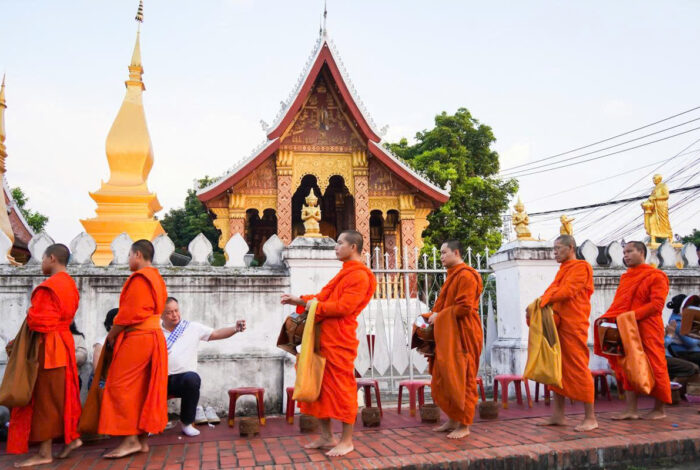 Luang Prabang im Morgengrauen: Sai Bat – die stille Tradition der Almosengabe 58 1790645046668 7438890005396406700 7438890005396406700 cd0276fac128f2785ef7330f961bddef