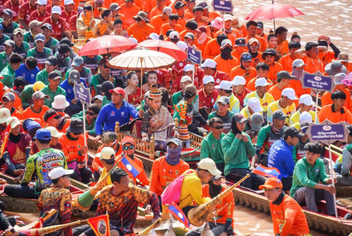 Boun Souang Heua in Luang Prabang: Wenn ganze Dörfer um den Sieg auf dem Nam Khan kämpfen 54 1790645046953 7438890005396406700 7438890005396406700 1195cb3efbedd69e1556756eff70c412